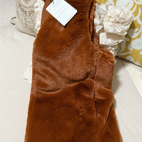 Stella & Dot Faux Fur Vest in Warm Brown Rust Color 🦊🐻🦊 - Picture 7 of 8